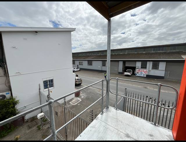 301M² WAREHOUSE TO LET IN NDABENI